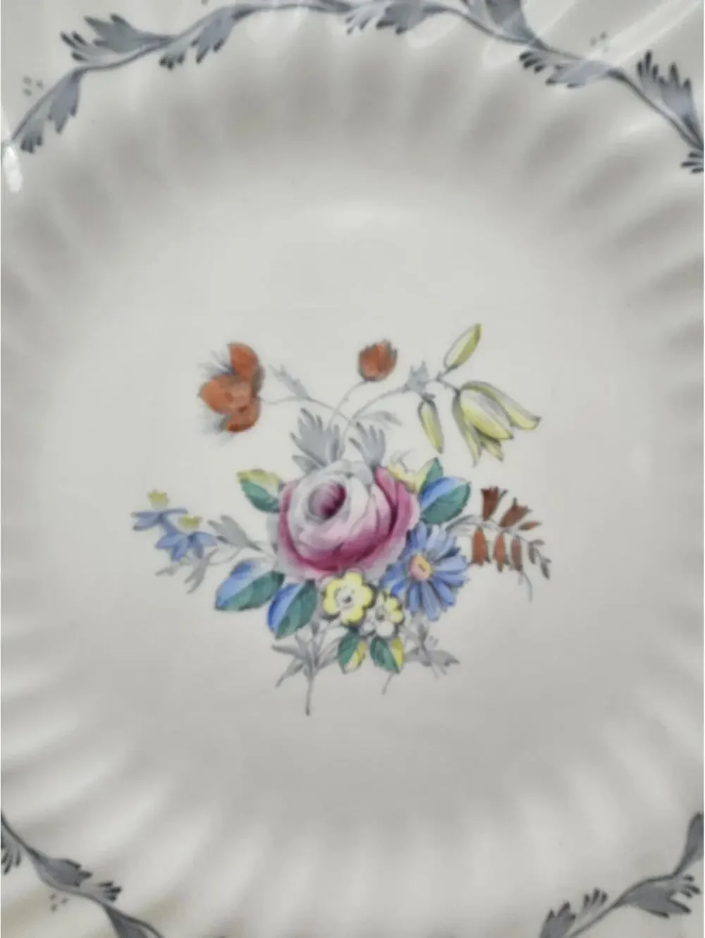 Royal Doulton The Chelsea Rose H4801 Bone China 10.5